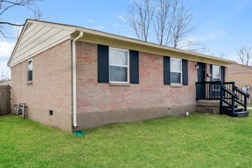 6506 Maravian Dr Louisville, KY 40258